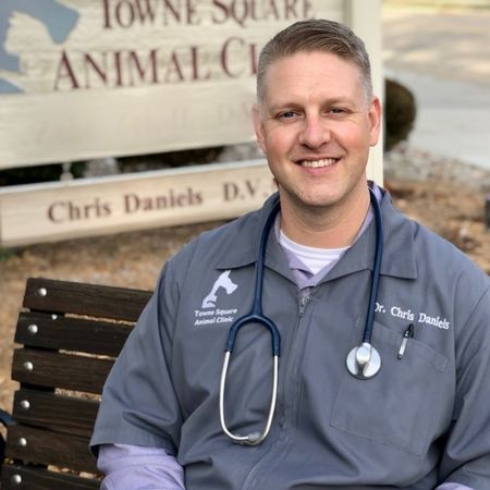 Dr. Chris Daniels<br />
