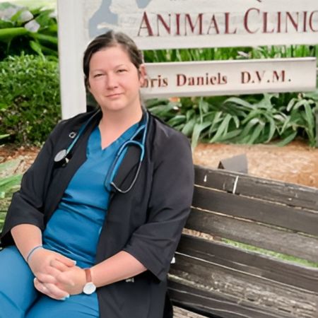 Dr. Meredith Freeland<br />
